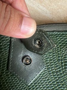 Preloved Hidesign Chic Green Textured Wallet