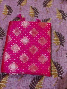 Pink &amp; Gold Patterned Saree