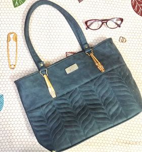 Stylish Black Quilted Handbag