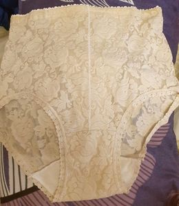 Vintage Lace High-Waisted Shapewear Briefs