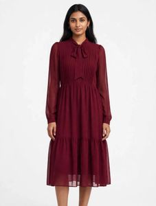 🍷✨ BURGUNDY PLEATED TIE-NECK CHIFFON MIDI DRESS