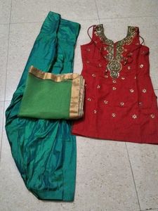 Red &amp; Green Kurta Set