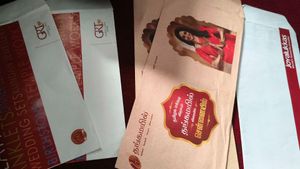 Tanishq &amp; Malabar Gold &amp; Diamonds Gift Envelopes