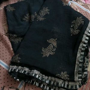 Beautiful dupatta, classy, and full of shimmer!😻