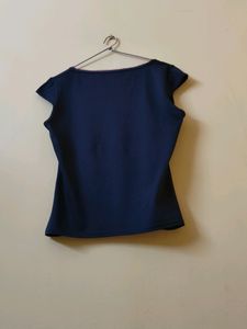 BLACK TSHIRT WITH LACE DETAILING