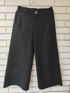 2 Women's Black Wide-Leg Cropped Pants