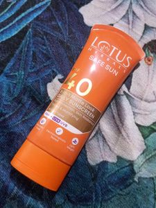 Lotus Herbals Safe Sun SPF 40 Sunscreen