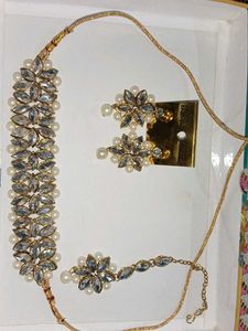 Elegant Floral Kundan Jewellery Set