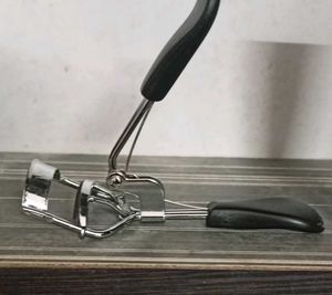 Eyelash Curler