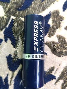 Express Clamy 3 in 1 foundation