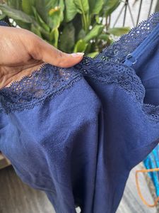 ❤️Navy Lace Trimmed Cami💕
