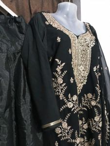 black heavy kurti with duppatta and lehga