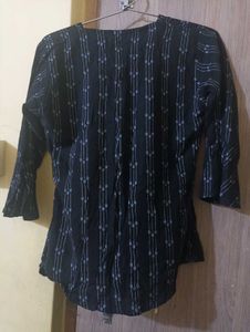 Price🔽Black Casual Top🖤
