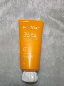 Dot & Key Vitamin C+E Face Wash