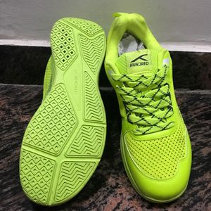 Hundred sports shoes
