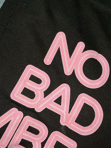 Graphic Print T-Shirt "No Bad Vibes"
