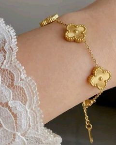 Elegant Gold Clover Bracelet