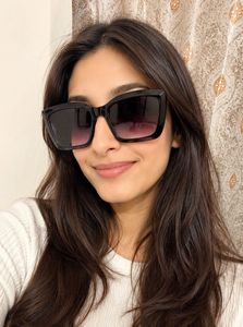 Chic Oversized Black Sunglasses