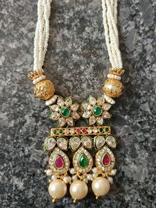 Elegant Pearl Necklace and Earrings Set
