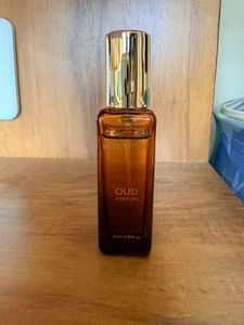 Bellavita OUD perfume.