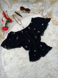 🖤✨Black Off-Shoulder Embroidered Top✨🖤
