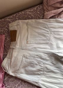 H&amp;M light wash jeans