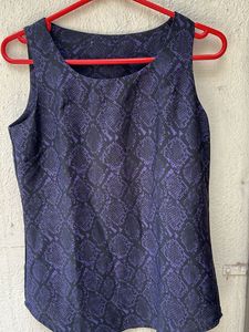 Stylish Sleeveless Snake Print Top