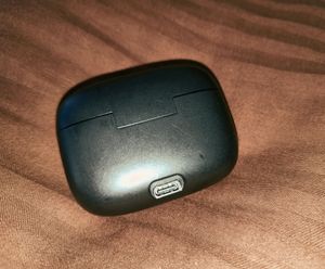 JBL Cool Earbuds.... In Good Condition And Like New... Only 5 Months Old ..