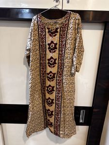 Elegant Beige & Maroon Printed Kurta sets