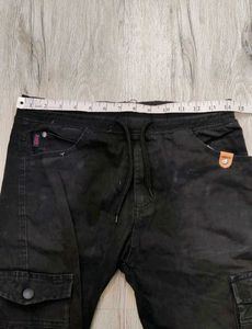 Sc9722 DF cargo jeans waist 28 inches