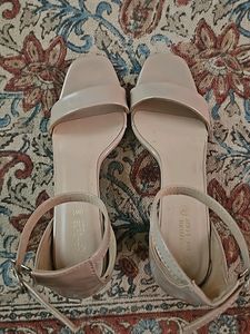 Steal Deal NUDE HEELS