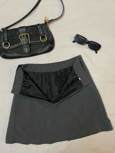 Grey pleaded mini skirt