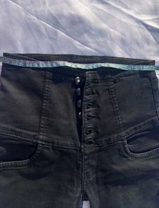 High Waisted Buttoned Jeans