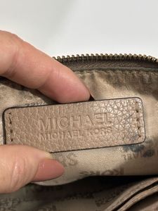 micheal kors wrist wallet