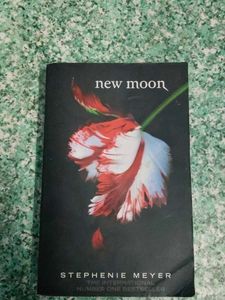 New Moon by Stephenie Meyer