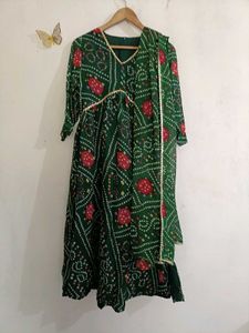 Elegant Green Bandhani Kurta Set with Dupatta
