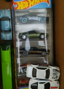 less mrp buy fast selling Hot Wheels 5 Car Se
