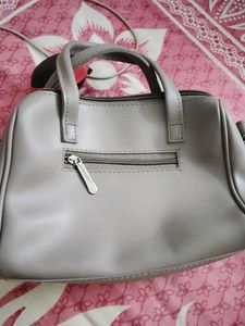 28.Stylish Textured Handbag