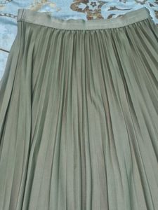 Elegant Pleated Midi Skirt