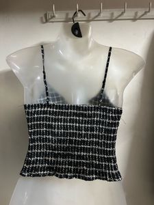 Chic Black &amp; White Plaid Crop Top