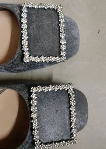 Classy Suede Grey Pumps With Rhinestone