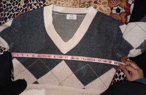 Argyle Pattern V-Neck Sweater