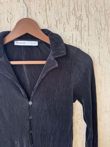 Black Ribbed Cropped Button-Up Shirt