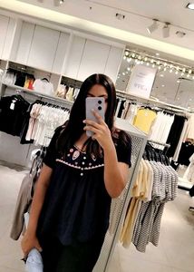 Hand Embroidered 🪡 Floral 🌺💐 Top