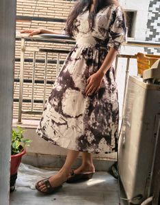 Stylish Black & White Tie-Dye Midi Dress