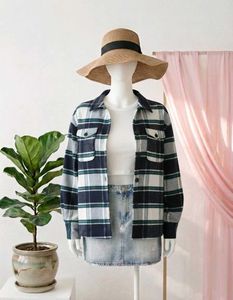 Plaid Overshirt - Stylish & Cozy