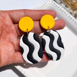 Retro Black &amp; White Wave Earrings