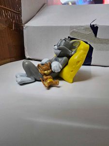 Tom n Jerry sleeping figure