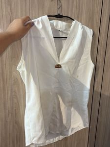 Chic White Sleeveless Blouse