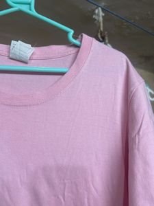 pink tshirt